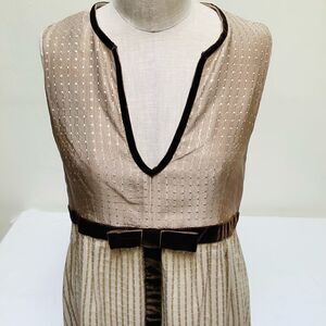 ALICE AND OLIVIA V NECK DRESS EUC SMALL